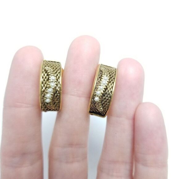 Vintage Half Hoop Clip On Earring, Gold Tone Faux Pearl Huggie Style, Estate - Picture 5 of 6